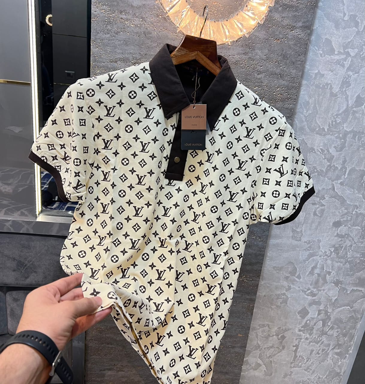 NEW FASHION] Louis Vuitton Premium Luxury Brand T-Shirt Outfit For