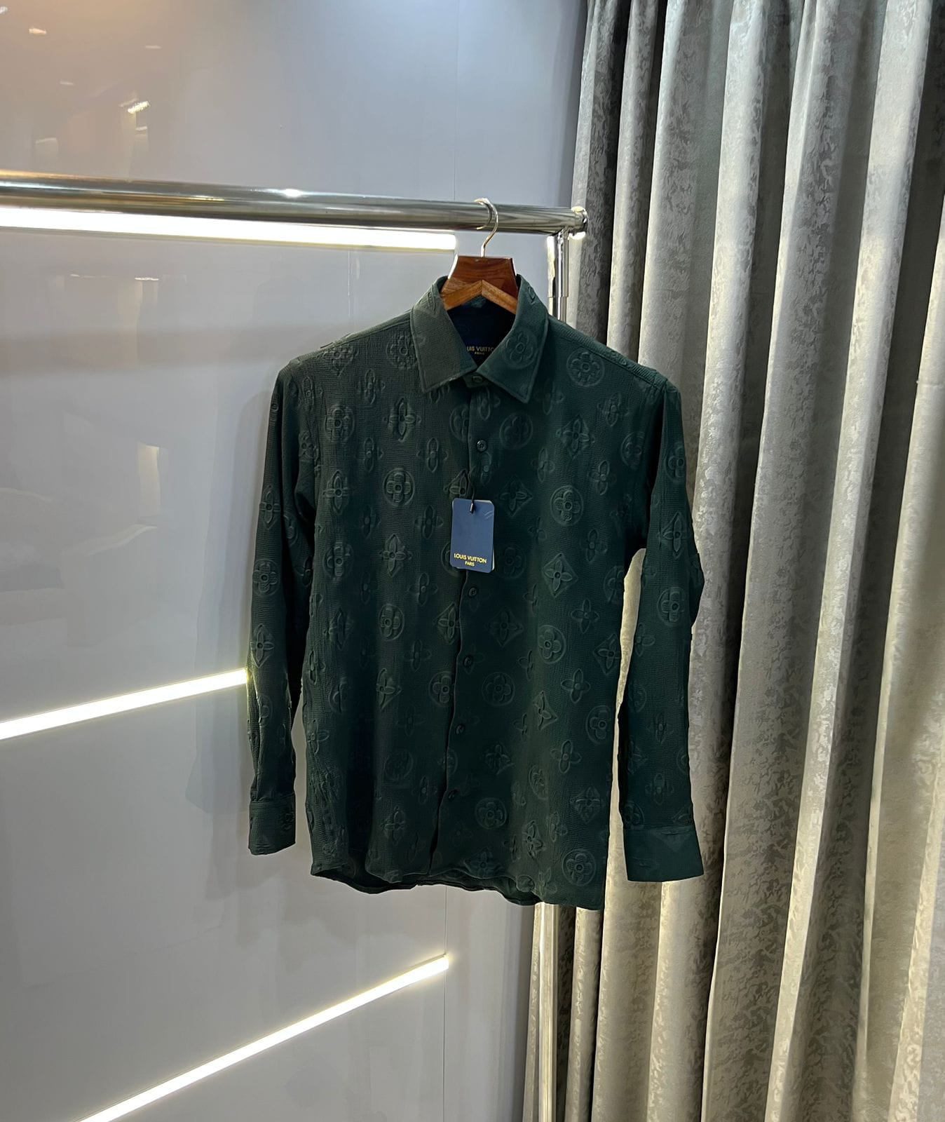 Louis Vuitton Debossed Tee Shirt green sz M