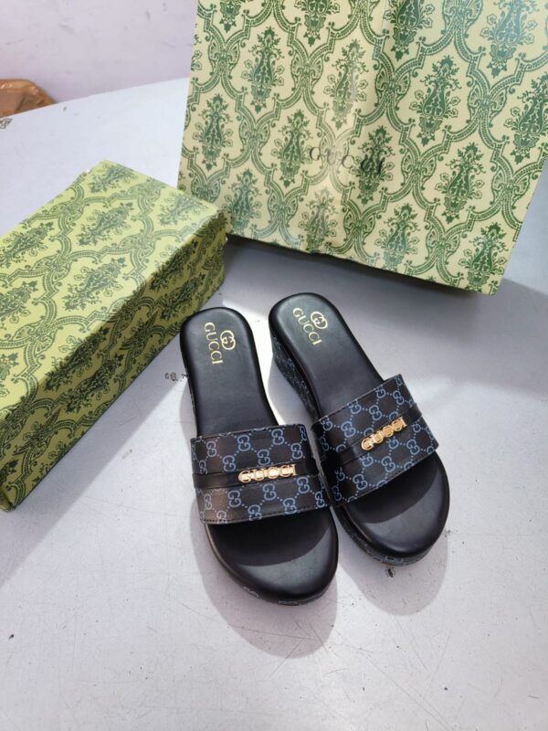 Gucci Casual & Stylish Flats For Women - Image 3