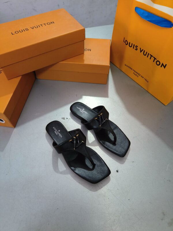 LOUIS VUITTON FIRST COPY SUMMER NEW LOOK DESIGNER SANDALS - Image 3